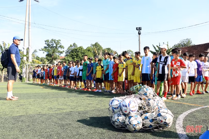 12 cầu thủ bóng đá nhí trúng tuyển vào lò đào tạo Hà Tĩnh