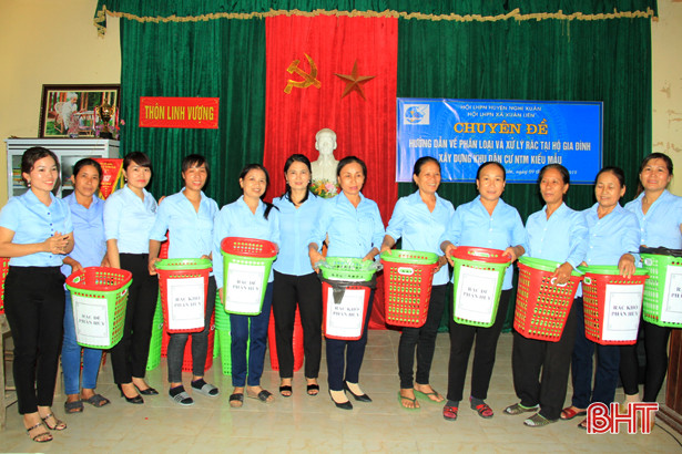 Hướng dẫn phân loại, xử lý rác tại nguồn cho 220 hộ dân ven biển Nghi Xuân