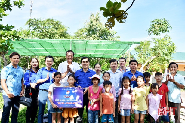 Tỉnh đoàn Hà Tĩnh thiết thực hỗ trợ xã Cẩm Lộc xây dựng nông thôn mới