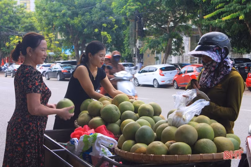 Những phụ nữ mưu sinh trên phố ở Hà Tĩnh