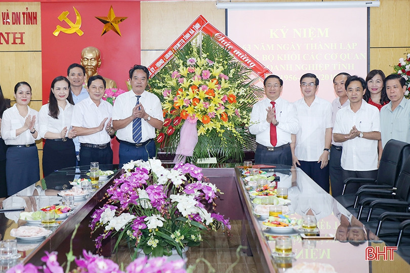 Phát huy tinh thần gương mẫu, tiếp tục làm tốt công tác xây dựng Đảng