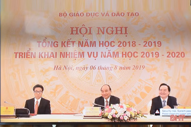 Thủ tướng Nguyễn Xuân Phúc: Phải khắc phục tình trạng thừa, thiếu giáo viên cục bộ