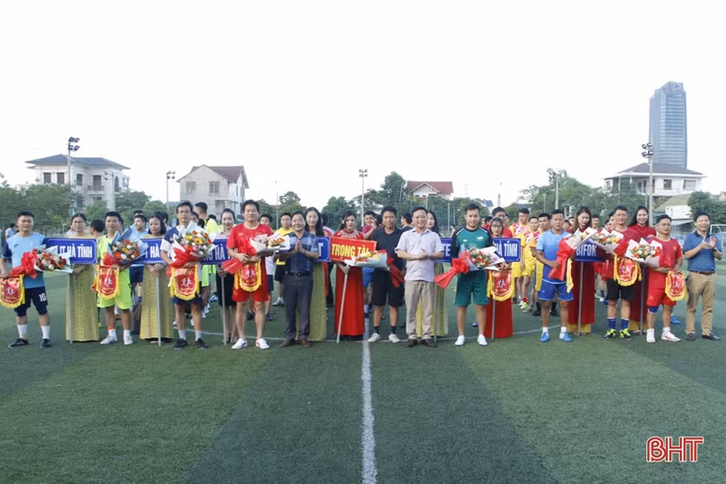 Khởi tranh Giải Bóng đá truyền thống ngành Thông tin và Truyền thông Hà Tĩnh