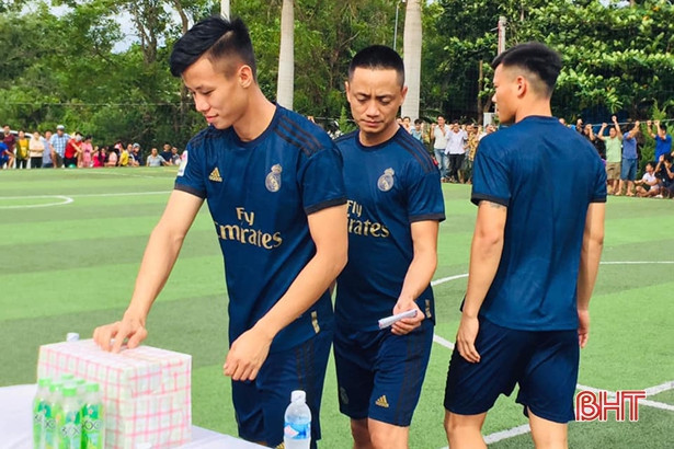 Quế Ngọc Hải, Nguyên Mạnh ngược “phố núi” Hà Tĩnh đá bóng gây quỹ từ thiện