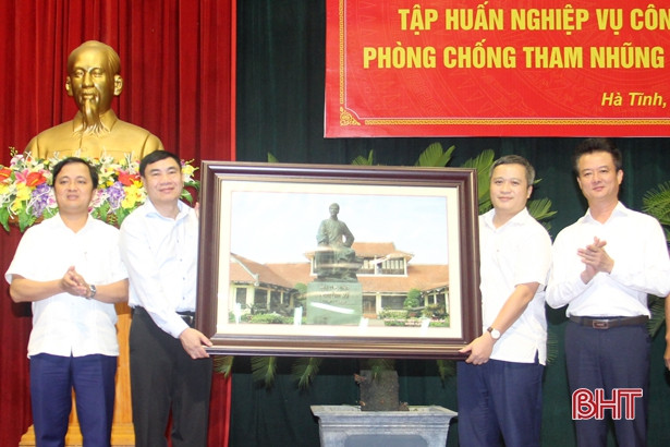 Thực hiện nghiêm túc, hiệu quả công tác nội chính, phòng chống tham nhũng