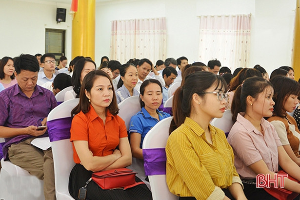 Bồi dưỡng lý luận chính trị cho gần 300 cán bộ, giáo viên trường nghề
