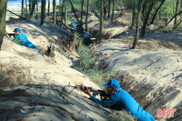 Gay cấn màn diễn tập tiêu diệt biệt kích của dân quân vùng biển Hà Tĩnh