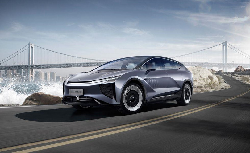 SUV Trung Quốc mang tên kì dị, mở cửa không giống ai