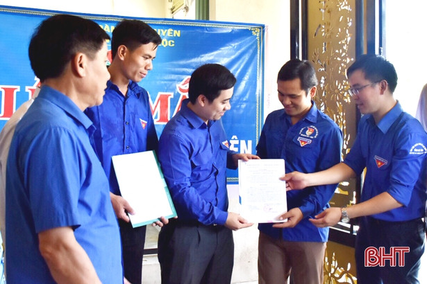 Tỉnh đoàn Hà Tĩnh thiết thực hỗ trợ xã Cẩm Lộc xây dựng nông thôn mới