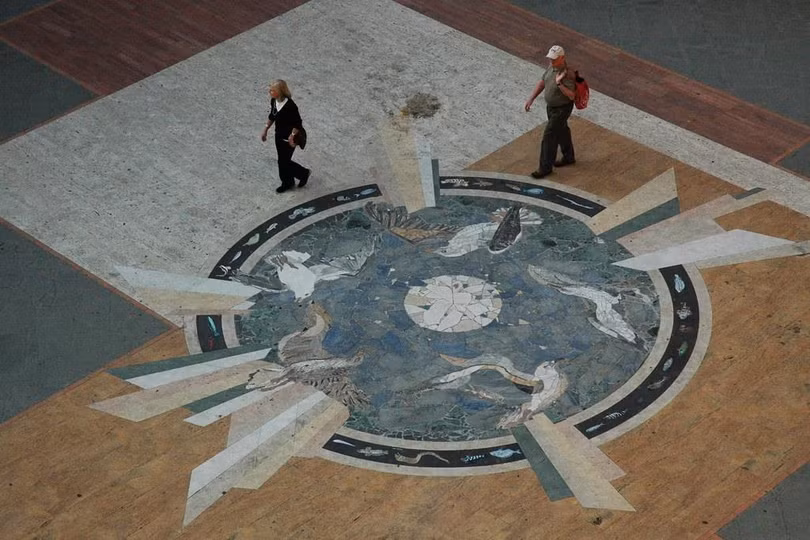 Lạc bước giữa ngôi nhà cầu vồng đẹp như cổ tích