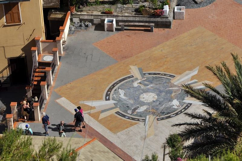 Lạc bước giữa ngôi nhà cầu vồng đẹp như cổ tích