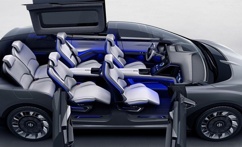 SUV Trung Quốc mang tên kì dị, mở cửa không giống ai