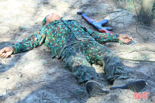 Gay cấn màn diễn tập tiêu diệt biệt kích của dân quân vùng biển Hà Tĩnh