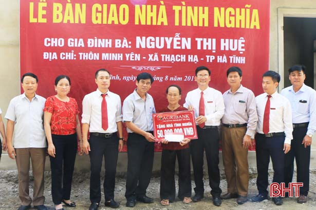 Agribank Hà Tĩnh tài trợ 300 triệu đồng xây dựng nhà tình nghĩa