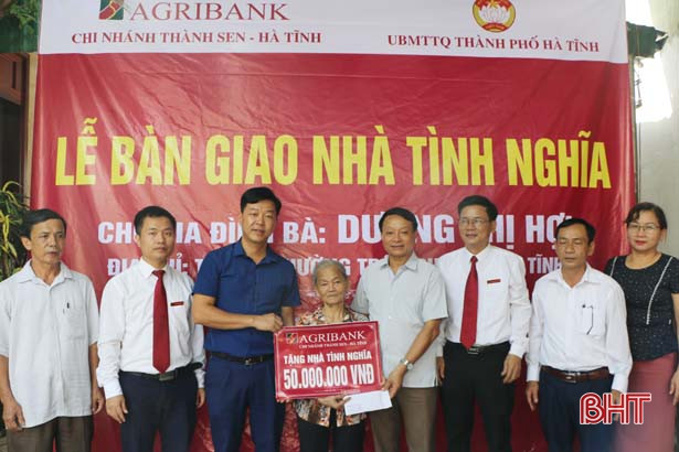 Agribank Hà Tĩnh tài trợ 300 triệu đồng xây dựng nhà tình nghĩa