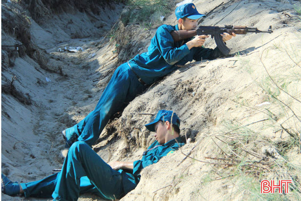 Gay cấn màn diễn tập tiêu diệt biệt kích của dân quân vùng biển Hà Tĩnh