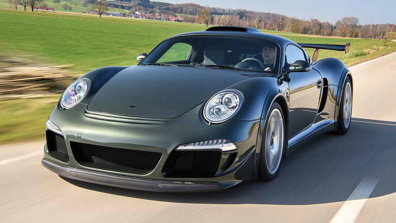 RUF CTR3 tiếp tục là một mẫu xe được thừa hưởng tinh hoa từ Porsche khi được kết hợp những ưu điểm từ Boxster, 911 Turbo và Cayman. Động cơ đặt giữa, công suất 777 mã lực, thiết kế cổ điển với đèn tròn nhưng đậm chất thể thao với trọng tâm thấp và cánh gió lớn. Tốc độ tối đa của mẫu xe này khoảng 378 km/h. Lykan HyperSport, siêu xe từng xuất hiện trong Fast and Furious 7 cũng là người anh em chung mái nhà RUF cùng CTR3. Những siêu xe “tái sinh” đặc biệt trên thế giới