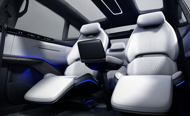 SUV Trung Quốc mang tên kì dị, mở cửa không giống ai