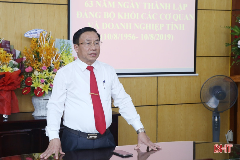 Phát huy tinh thần gương mẫu, tiếp tục làm tốt công tác xây dựng Đảng