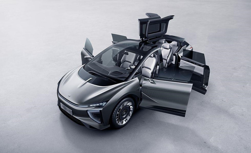 SUV Trung Quốc mang tên kì dị, mở cửa không giống ai