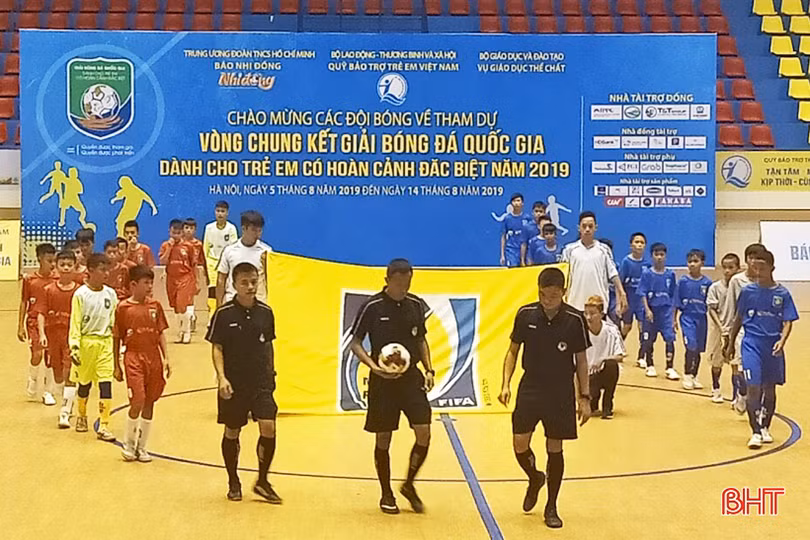 Đội bóng trẻ em hoàn cảnh đặc biệt Hà Tĩnh thắng Gia Lai 8-0 trận mở màn