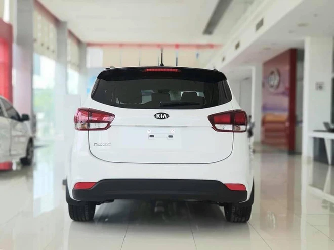 Kia Rondo thêm phiên bản giá rẻ chỉ 585 triệu đồng