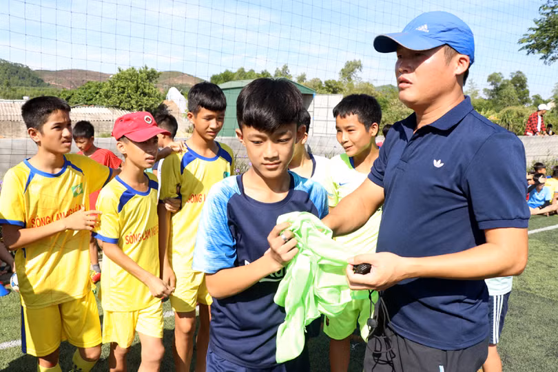 12 cầu thủ bóng đá nhí trúng tuyển vào lò đào tạo Hà Tĩnh