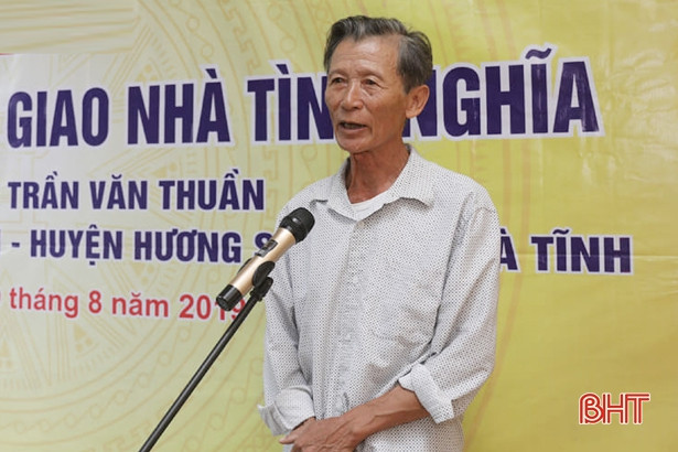 Bàn giao nhà tình nghĩa cho gia đình giáo dân đặc biệt khó khăn ở Hương Sơn