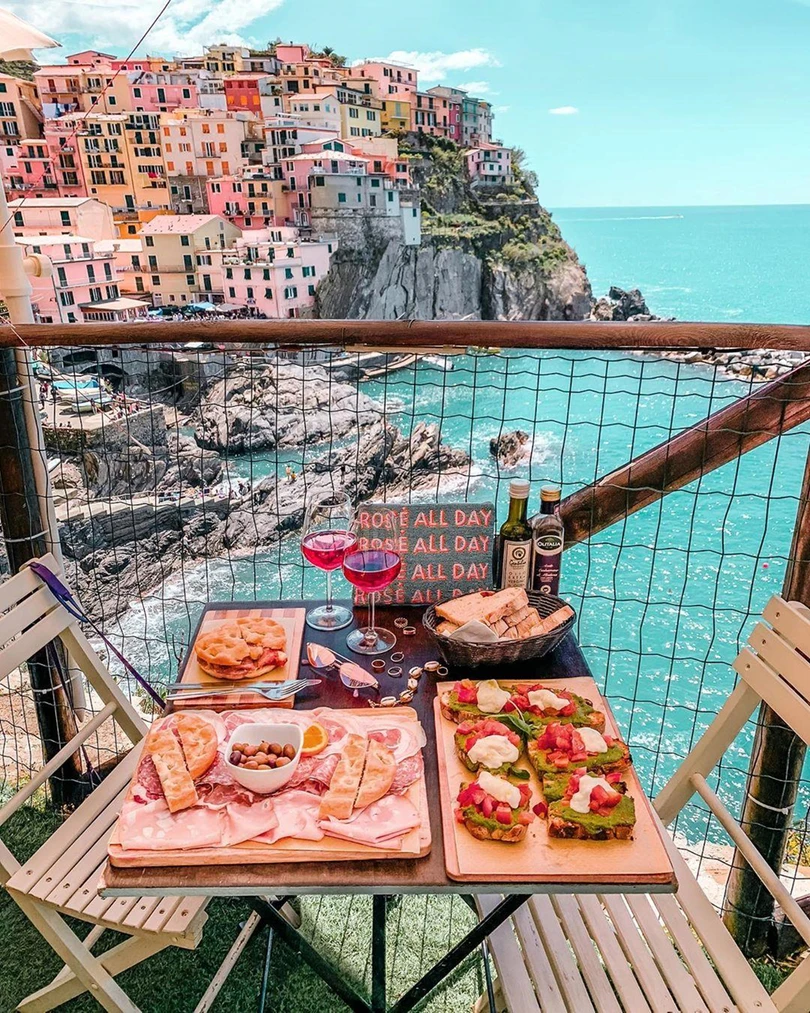 Lạc bước giữa ngôi nhà cầu vồng đẹp như cổ tích