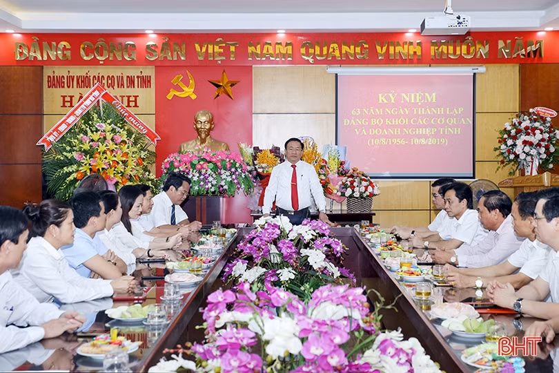 Phát huy tinh thần gương mẫu, tiếp tục làm tốt công tác xây dựng Đảng