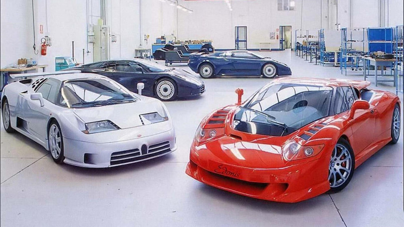 B Engineering Edonis là siêu xe được xây dựng từ cơ sở mẫu Bugatti EB110. Hệ dẫn động 4 bánh trứ danh của Bugatti đã được các kỹ sư của B Engineering điều chỉnh thành hệ dẫn động cầu sau. Động cơ 600 mã lực trên Jaguar XJ220 và Ferrari F40 cũng đã được tinh chỉnh lại, giúp Edonis sở hữu khối động cơ có sức mạnh lên đến 700 mã lực. B Engineering là công ty được thành lập bởi những "người cũ" của Bugatti, do đó Edonis được coi như một mẫu Bugatti "bespoke", độc đáo và hiếm gặp. Những siêu xe “tái sinh” đặc biệt trên thế giới