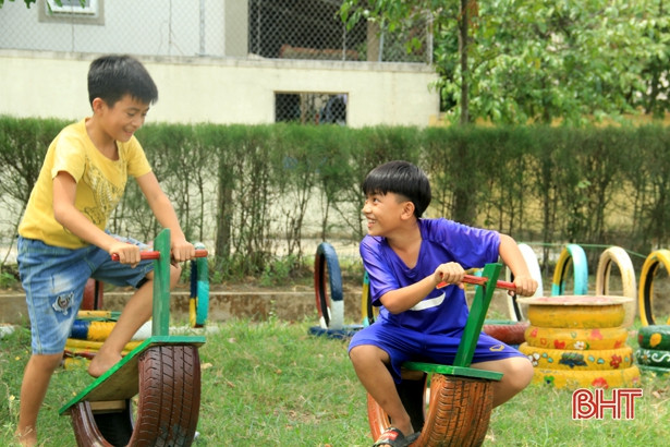  Độc đáo khu vui chơi từ vật liệu tái chế cho trẻ em Xuân Liên 