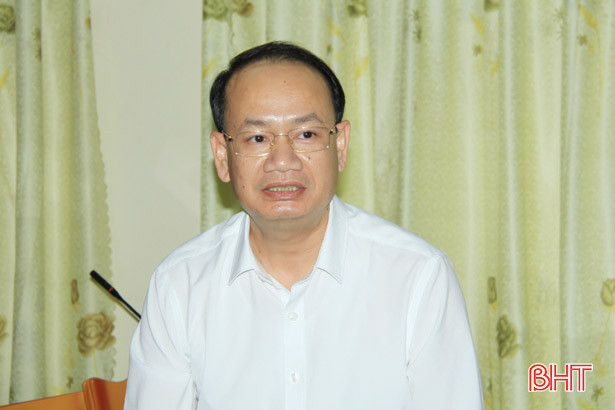 Báo Gia đình và Xã hội hỗ trợ 100 triệu đồng cho người nghèo Nghi Xuân