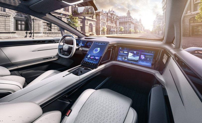 SUV Trung Quốc mang tên kì dị, mở cửa không giống ai