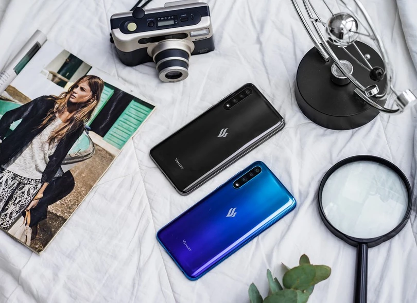 Tỷ phú Phạm Nhật Vượng ra điện thoại Vsmart thế hệ thứ 2, tặng khách hàng đêm nghỉ dưỡng tại Vinpearl