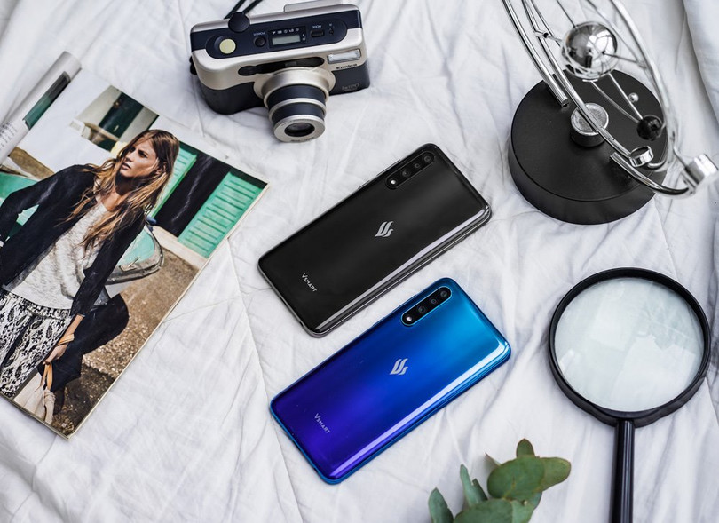 Tỷ phú Phạm Nhật Vượng ra điện thoại Vsmart thế hệ thứ 2, tặng khách hàng đêm nghỉ dưỡng tại Vinpearl