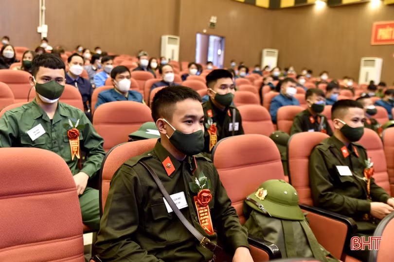 Hà Tĩnh tổ chức lễ giao nhận quân nhanh gọn, đảm bảo an toàn