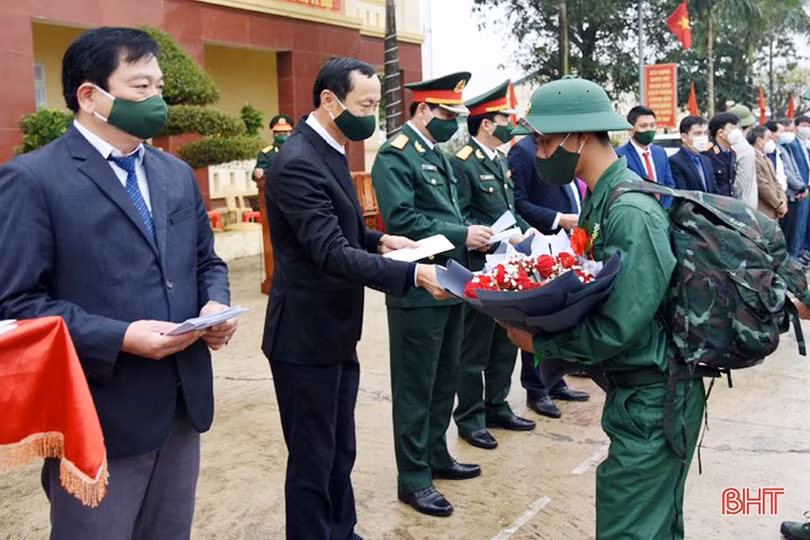 Hà Tĩnh tổ chức lễ giao nhận quân nhanh gọn, đảm bảo an toàn