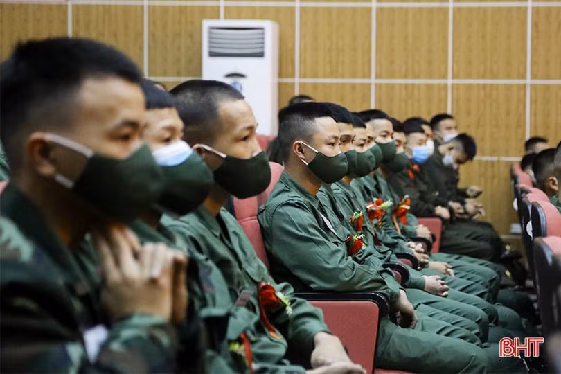 Hà Tĩnh tổ chức lễ giao nhận quân nhanh gọn, đảm bảo an toàn