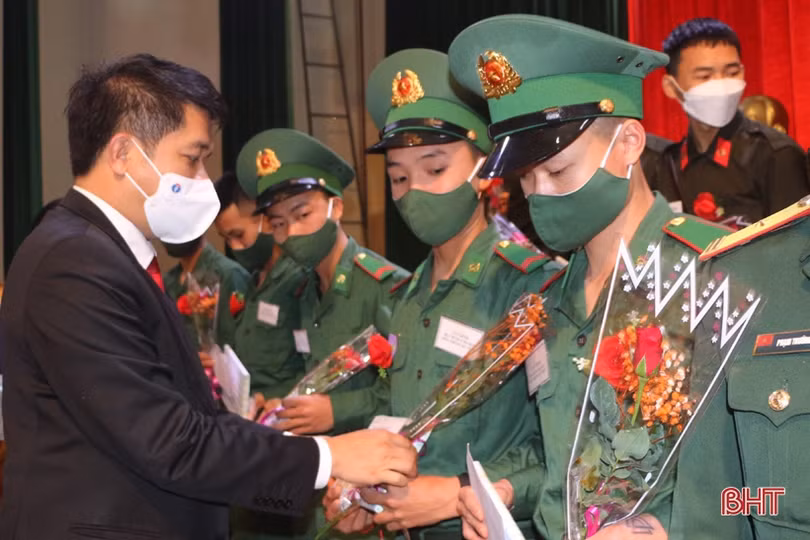 Hà Tĩnh tổ chức lễ giao nhận quân nhanh gọn, đảm bảo an toàn