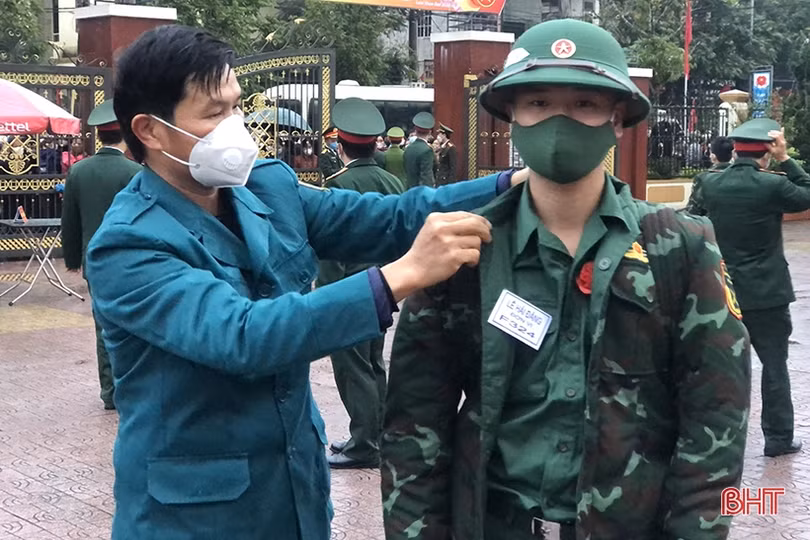 Hà Tĩnh tổ chức lễ giao nhận quân nhanh gọn, đảm bảo an toàn