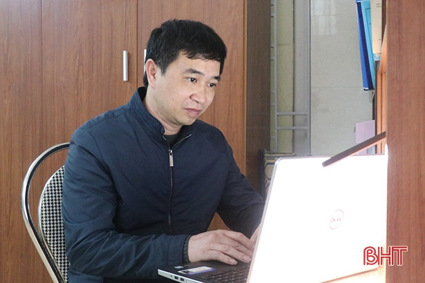 Người thầy dành trọn tâm huyết cho sự nghiệp “trồng người” ở Hà Tĩnh ảnh 1 Người thầy dành trọn tâm huyết cho sự nghiệp “trồng người” ở Hà Tĩnh