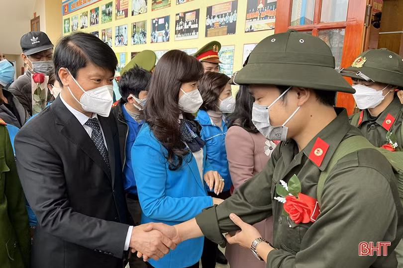 Hà Tĩnh tổ chức lễ giao nhận quân nhanh gọn, đảm bảo an toàn