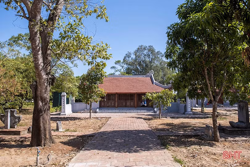 Đại tự, hoành phi, câu đối ở khuôn viên gia tộc dòng họ Nguyễn Tiên Điền