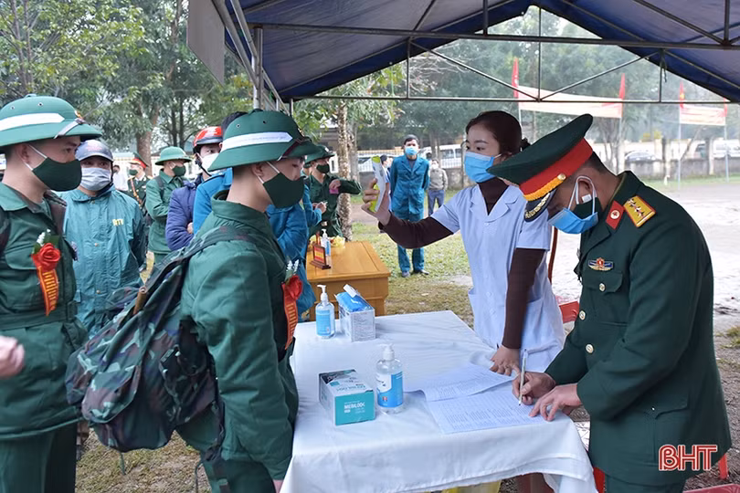 Hà Tĩnh tổ chức lễ giao nhận quân nhanh gọn, đảm bảo an toàn