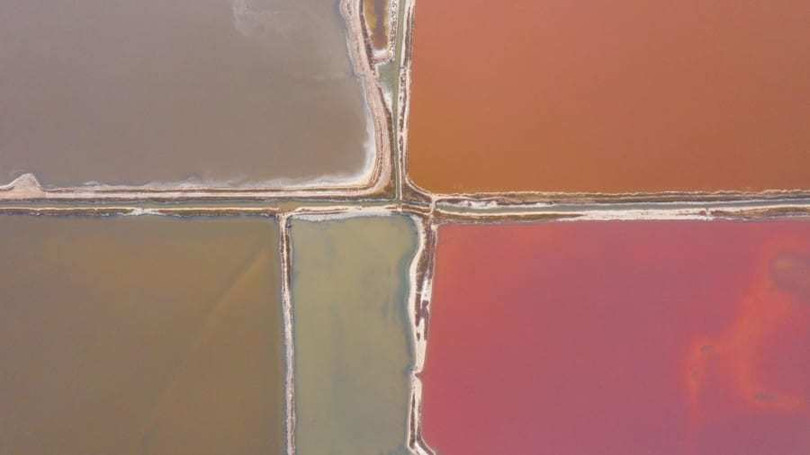 Những tour tham quan tới hồ Xiechie còn khá ít ỏi và đa phần là khách nội địa Trung Quốc Bí mật ẩn giấu trong “Biển Chết” rực rỡ sắc màu