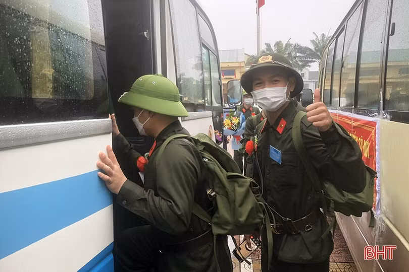 Hà Tĩnh tổ chức lễ giao nhận quân nhanh gọn, đảm bảo an toàn