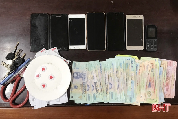 Hà Tĩnh: Bắt nhóm đối tượng “xóc đĩa” trên núi Hồng Lĩnh