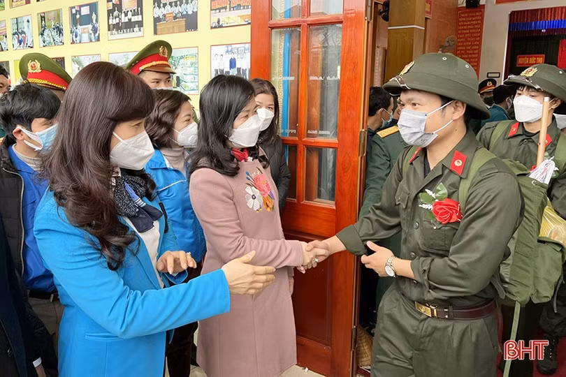 Hà Tĩnh tổ chức lễ giao nhận quân nhanh gọn, đảm bảo an toàn