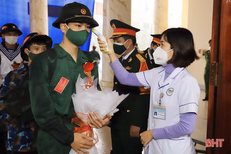 Hà Tĩnh tổ chức lễ giao nhận quân nhanh gọn, đảm bảo an toàn